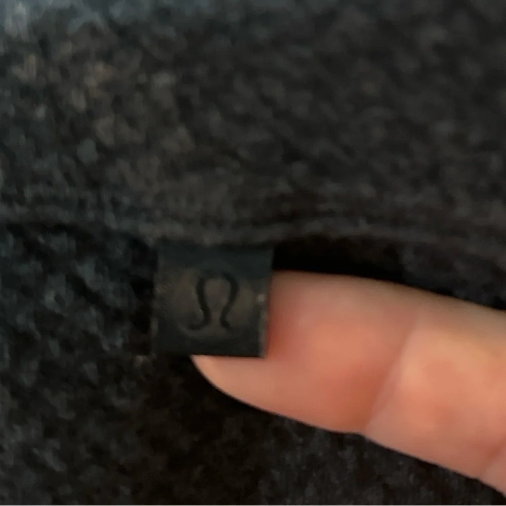 EUC - Lululemon - Can you feel the pleat pants - size 4 - dark charcoal color